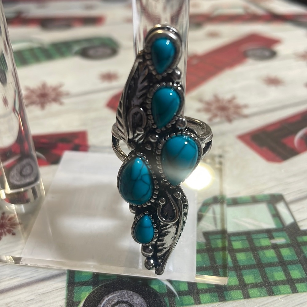 Fashion Silver Ring with Turquoise Stones